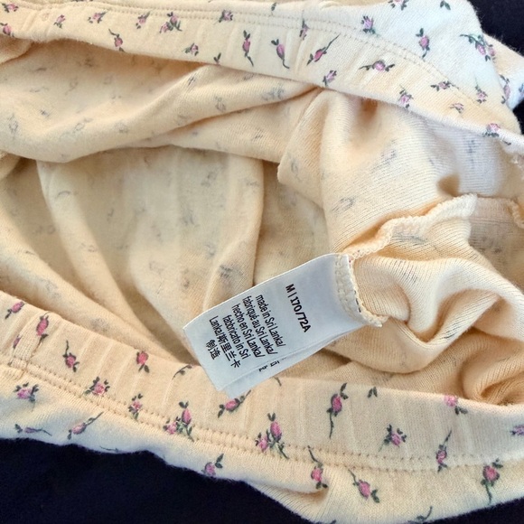 Victoria's Secret Cream Patterned Sleep Shorts - Picture 3 of 4